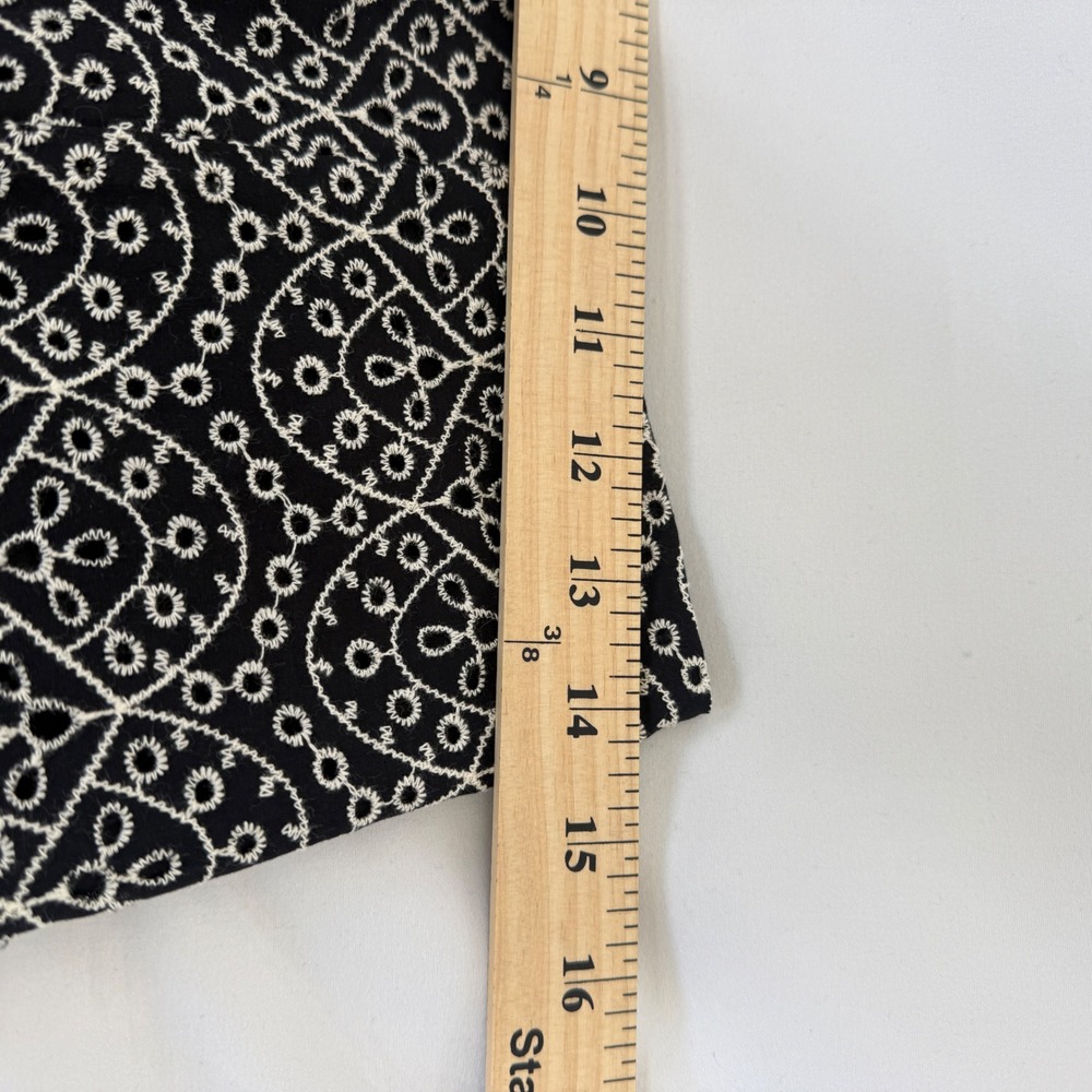 Express Black White Eyelet Embroidered Scalloped Mini Skirt Size 6 NWT Zipper - Picture 6 of 9
